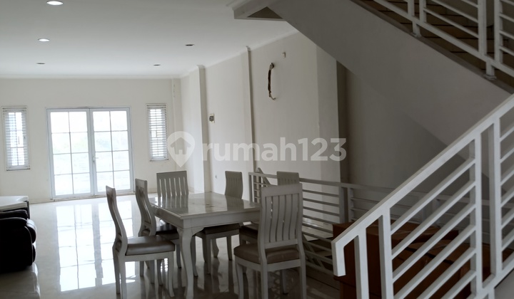 5 Ruko Gandeng, Di Pinggir Jalan Raya Ramai,tidak Banjir, Sangat Cocok Untuk Usaha, Dilalui Bus Way/angkot/akses Toll Dekat, Bisa Dijual