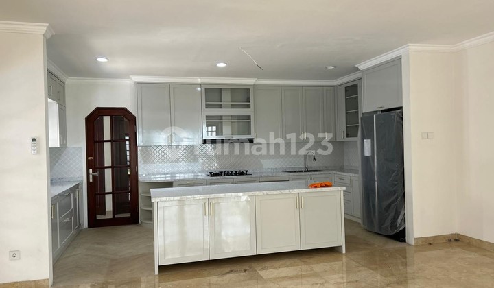 DIJUAL CEPAT Rumah di Simprug Golf, Jakarta Selatan 2