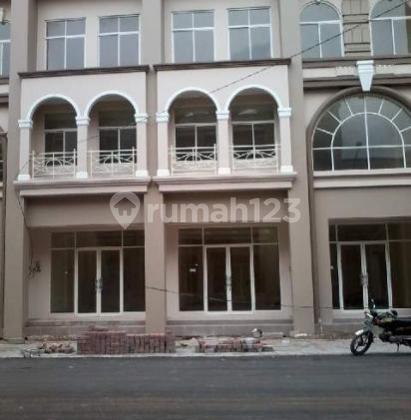 Three-Story Unfurnished Shop House in Grand Galaxy City 2