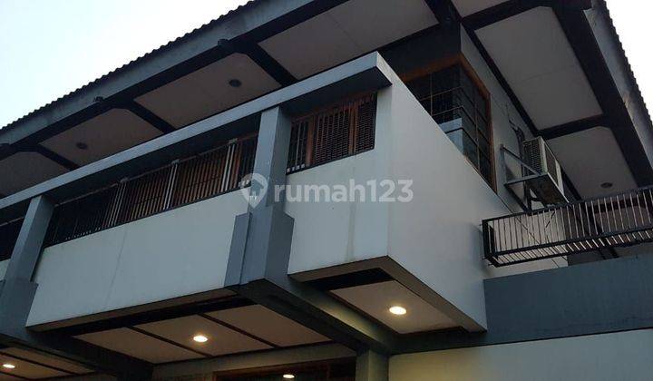 Rumah 2 Lantai Mewah deket Perkantoran, Rumah Sakit dan Tol di Pondok Indah Jakarta 1