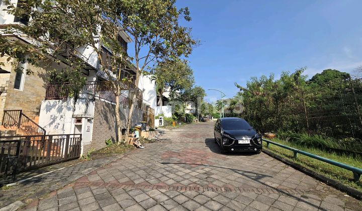 Rumah 2 Lantai Amarilis, Cluster Depan Graha Candi Golf, Semarang 2