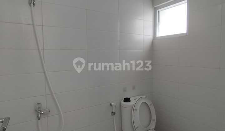 Nice Ready-to-Use House in Victoria Highland Citraland Bsb City 2