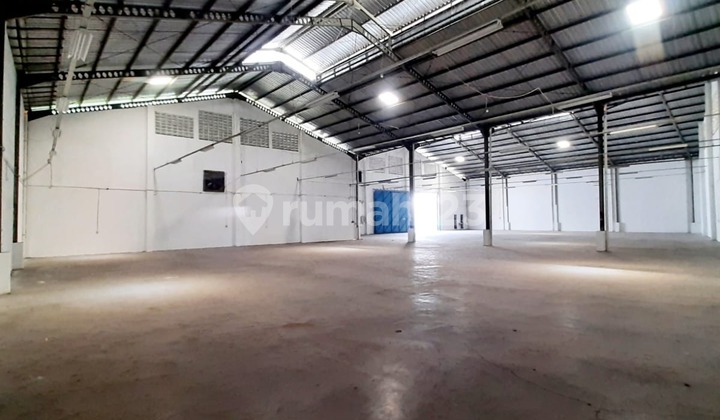 Exclusive Ready-to-Use Warehouse on Imam Bonjol Street 1