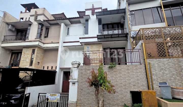 Rumah 2 Lantai Amarilis, Cluster Depan Graha Candi Golf, Semarang 1