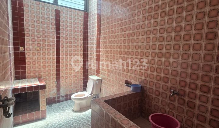 Rumah Luas Siap Huni Bagus di Mayjend Sutoyo Kampung Kali  2