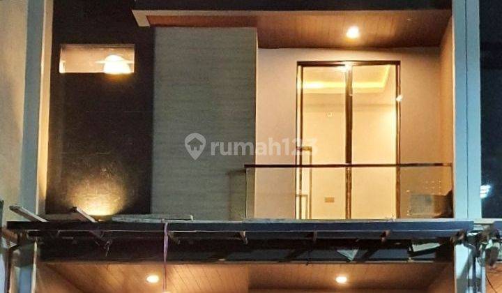 Rumah Baru 2 Lantai di Dukuh Kupang Surabaya  1