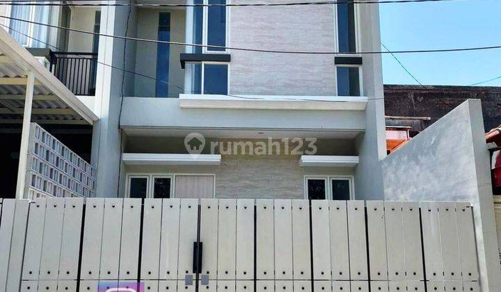 Rumah 2 Lantai Di Rungkut Menanggal Surabaya  1