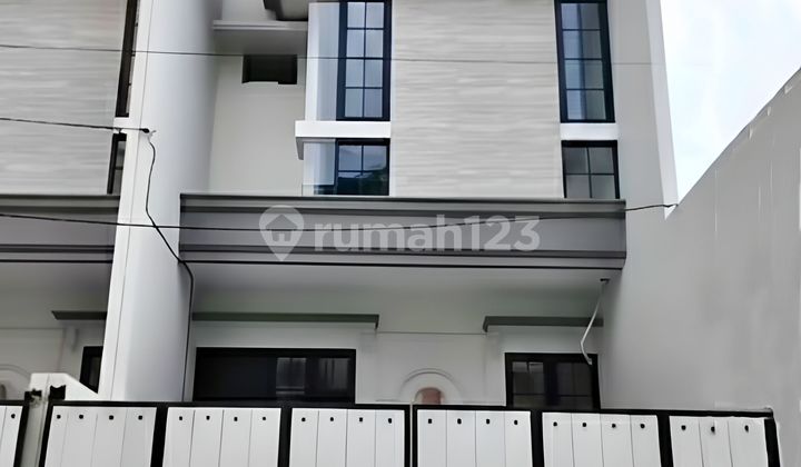 Rumah Baru 2 Lantai di Wiyung Surabaya