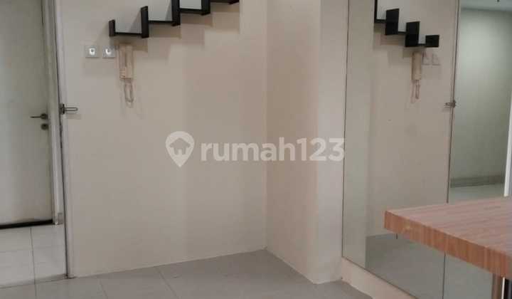 Disewakan 1Br Grand Emerald Apartemen Semi Furnished 2