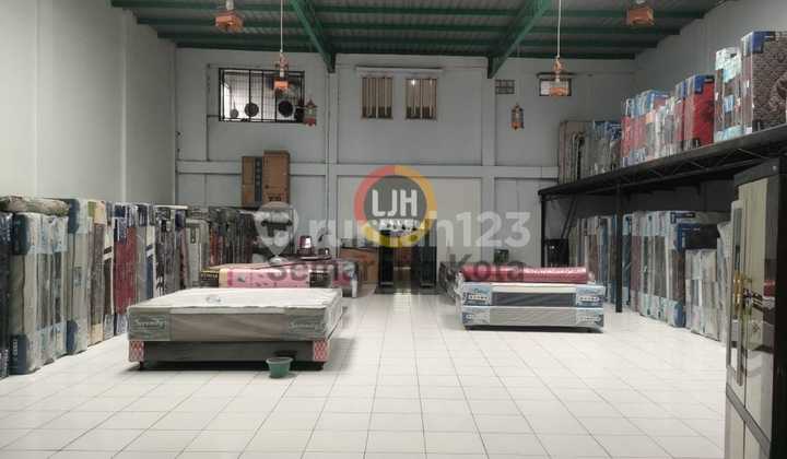 Business building in Bandungrejo