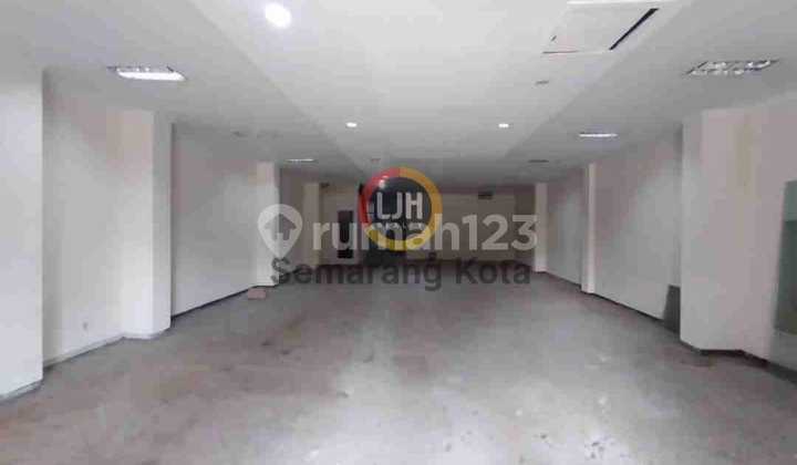 Bangunan ruko di jalan Pandanaran Bangunan ruko di jalan Pandanaran