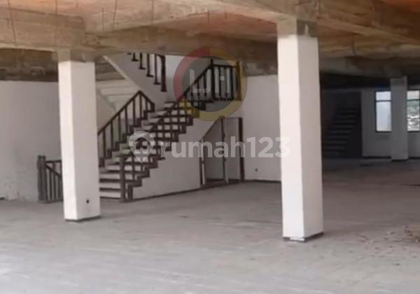 Gedung  di jalan Gajahmada 1