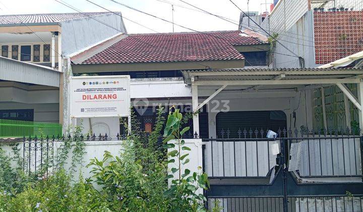 Rumah di Perum Green Garden Blok B12 SHM Butuh Renovasi 1