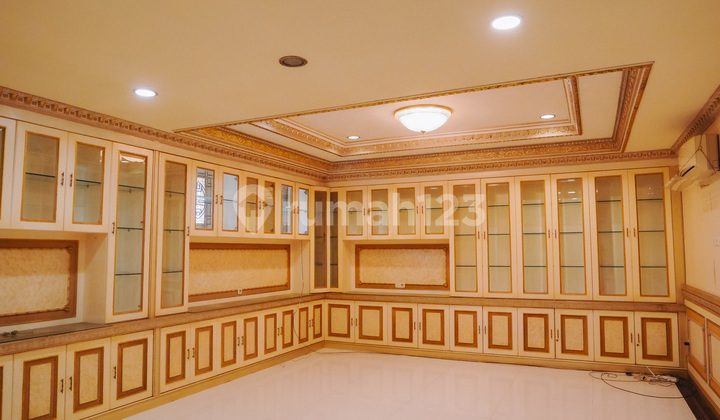 Rumah Klasik Super Mewah di Artha Gading Villa, Kelapa Gading 2