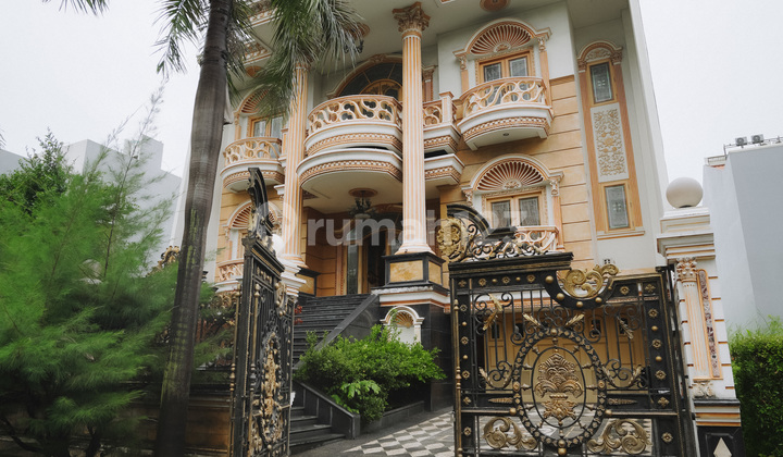 Super Luxurious Classic House in Artha Gading Villa, Kelapa Gading