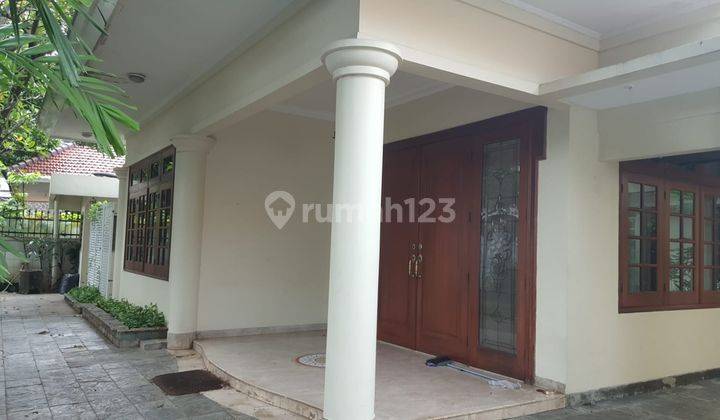 Rumah Terawat di Menteng 2