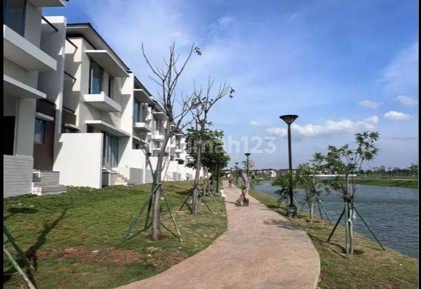 Dijual rumah pik2 cluster riverside view danau siap huni  1