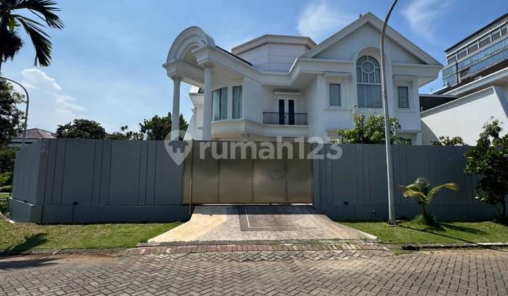 Luxury Home in PIK 1 Ready to Move In, Eligible for KPR, Furnished 2
