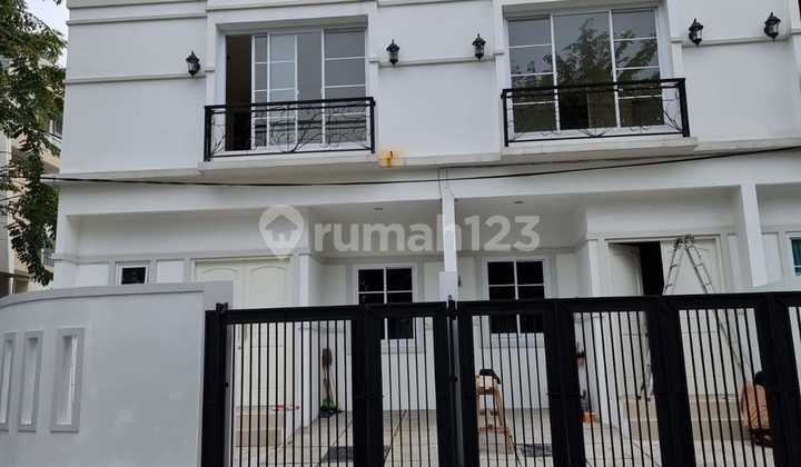 Rumah Modern Clasic Muara Karang Lokasi Cakep 