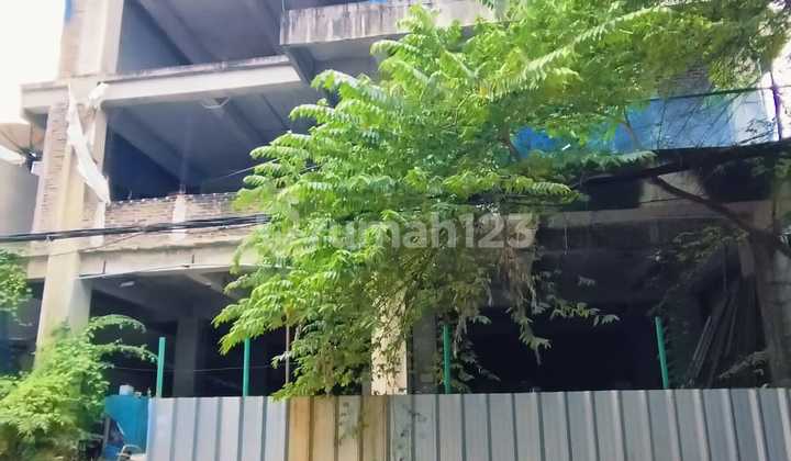 Bangunan Mangkrak di Perum Carina I Pluit Jakarta Utara