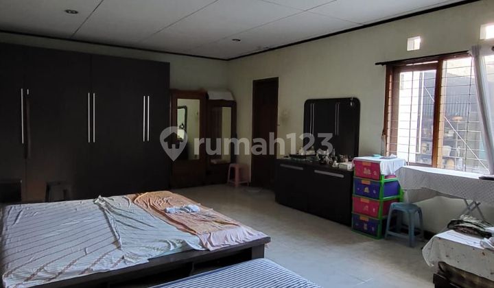 Ready-to-Occupy House in a 2-Story Complex 1