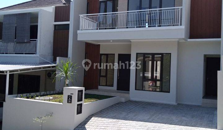 Rumah istimewa dua lantai di pandanaran village tembalang kota semarang 1