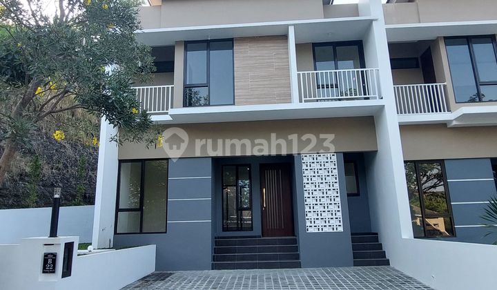 4 Bedroom House in Pandanaran Hills Tembalang Semarang 2