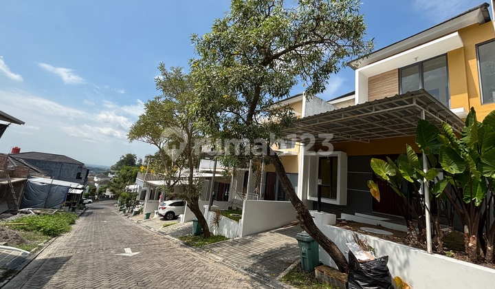 Dijual Cepat Rumah Dibawah Harga Pasar Rumah Dua Lantai di Pandanaran Hills Semarang 2