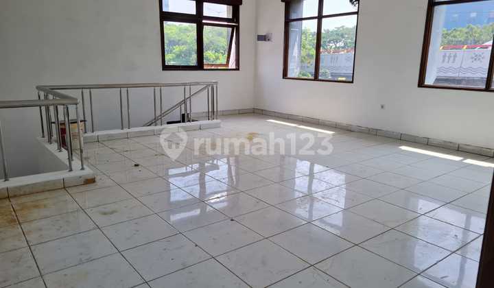 For Rent 3-Story Shophouse in Pasteur Near Pasirkaliki 2