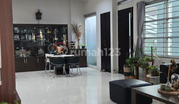 Jual Rumah Minimalis 2Lt di Setraduta Hegar Jual Rumah Minimalis 2Lt di Setraduta Hegar