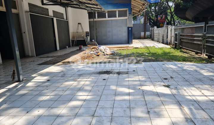 For Rent 3-Story Shophouse in Pasteur Near Pasirkaliki 1