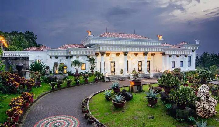 RUMAH VILLA NORTHRIDGE GOLF SENTUL CITY SANGAT MEWAH DAN CANTIK