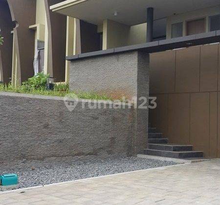 Disewa Rumah 2 Lantai Bagus Semi Furnished di De Park, Tangerang 2