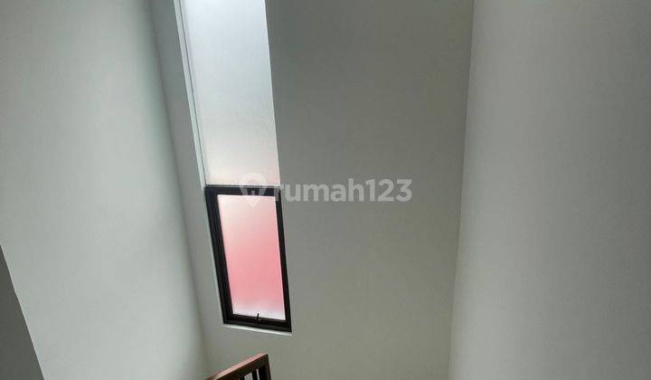 Rumah Minimalis 2 Lantai di The Icon Bsd City Full Furnished  2