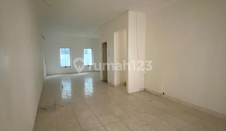 Two-story shophouse facing the main road in Boulevard Gading Serpong