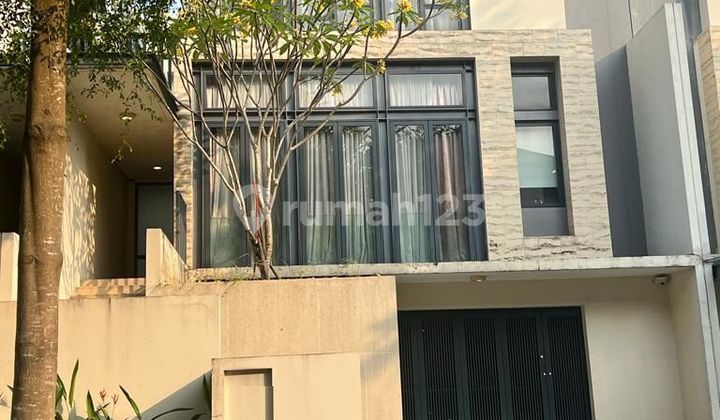 Luxury House in Nava Park BSD, Cluster Lance Wood, Good Condition.