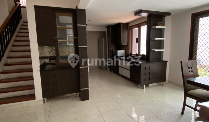Rumah 2 Lantai Bagus Furnished SHM Dekat Sekolah Jepang, Bintaro Jaya Sektor 9 2