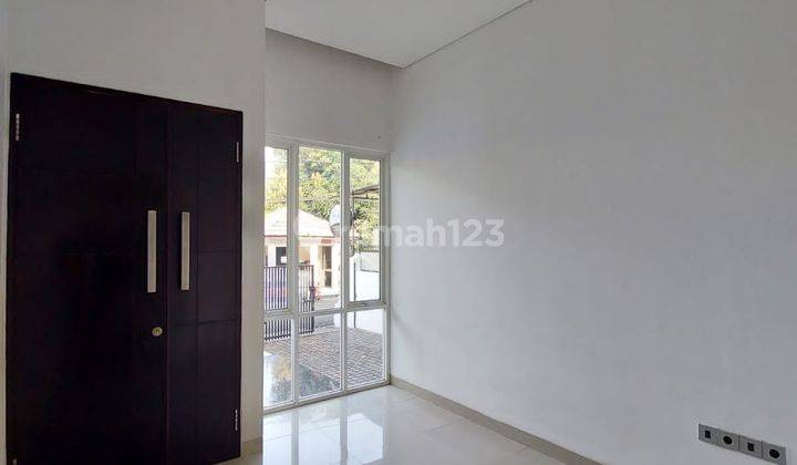 Rumah 2 Lantai Bagus Semi Furnished SHM di Pondok Indah, Jakarta Selatan 2