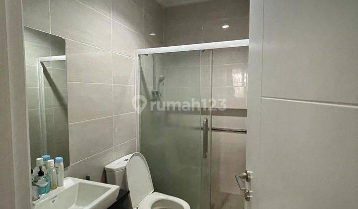 Rumah 2 Lantai Bagus Semi Furnished SHM di River Valley, Jakarta Selatan 2