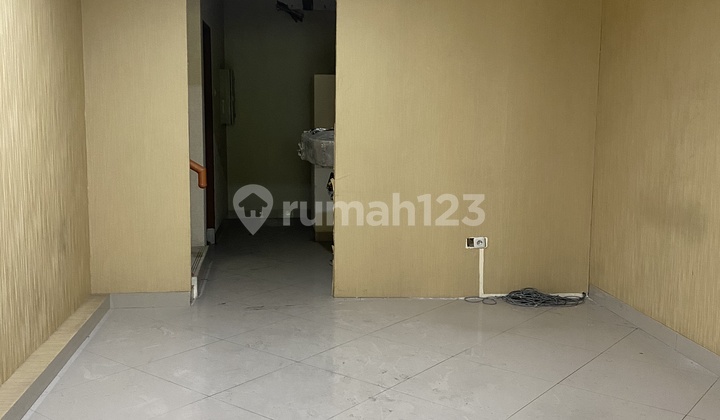 Nice Ready-to-Use Shop House Near Mayestik Kebayoran Baru 2