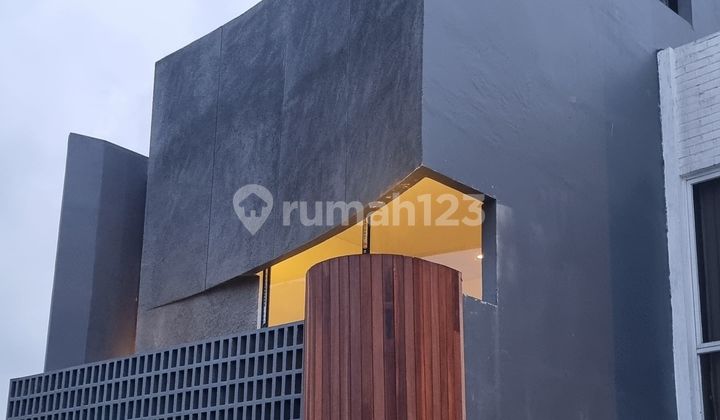 Rumah Desain Industrial Modern di Bintaro
