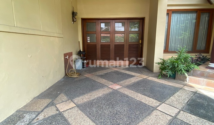 Sturdy and Lush House in Pejaten-Pasar Minggu Housing 2