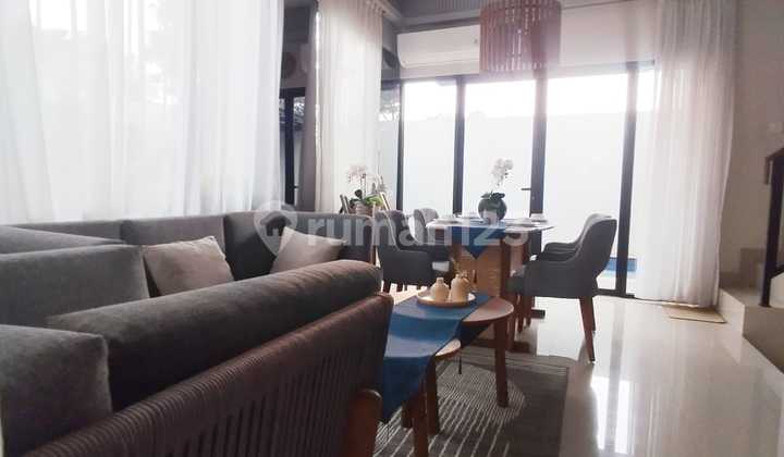 Rumah Mewah Batu Tulis di Kaki Gunung 2