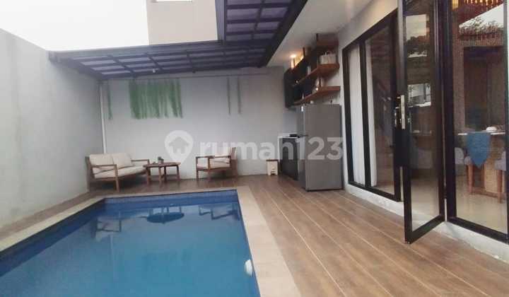 Luxury House with Stone Inscriptions at the Foot of the Mountain Luxury House with Stone Inscriptions at the Foot of the Mountain