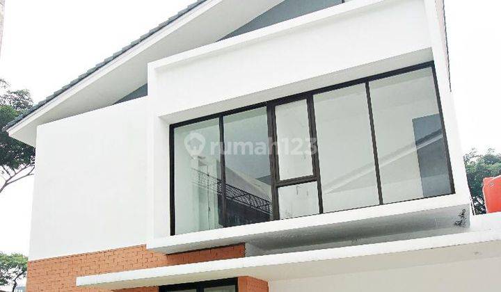 Rumah Bagus 2 Lantai di Vassa Lake Lippo Cikarang 1