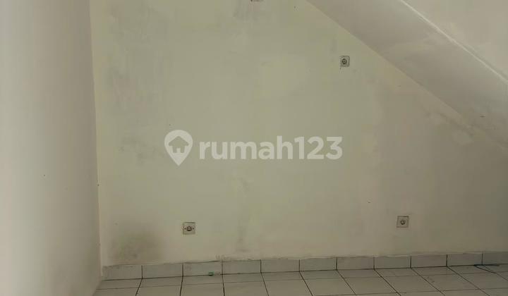 Roxy 3-Story Shop House in a Strategic Location 2