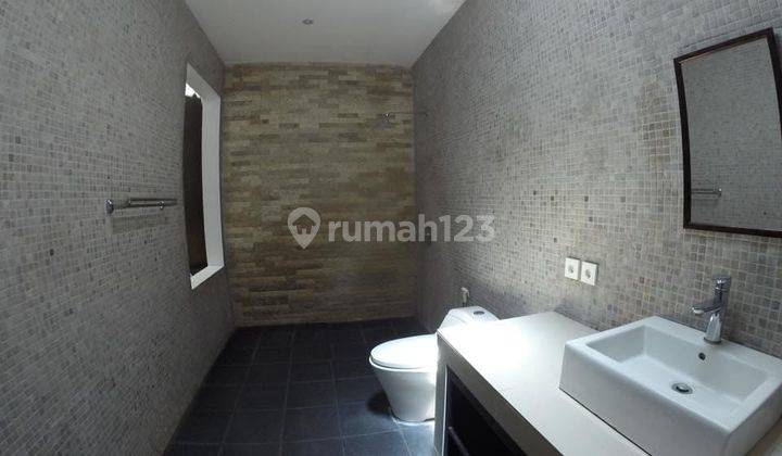 Villa second super langka siap Huni Di Kerobokan Bali  17