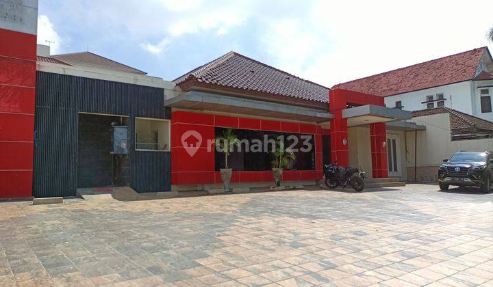 Bangunan Luas ex Showroom cocok untuk Bank/Resto 1