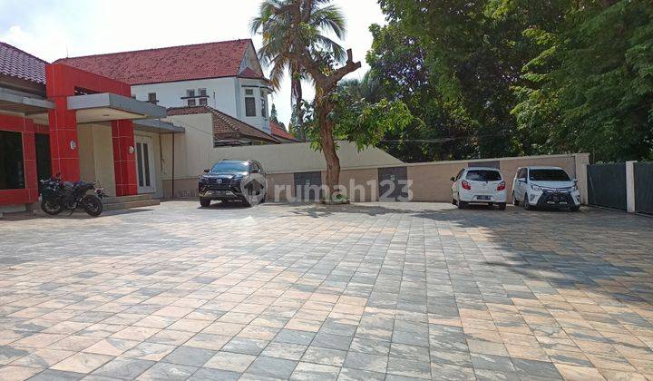 Bangunan Luas ex Showroom cocok untuk Bank/Resto 2