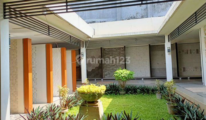 Bangunan Luas ex Showroom cocok untuk Bank/Resto 5